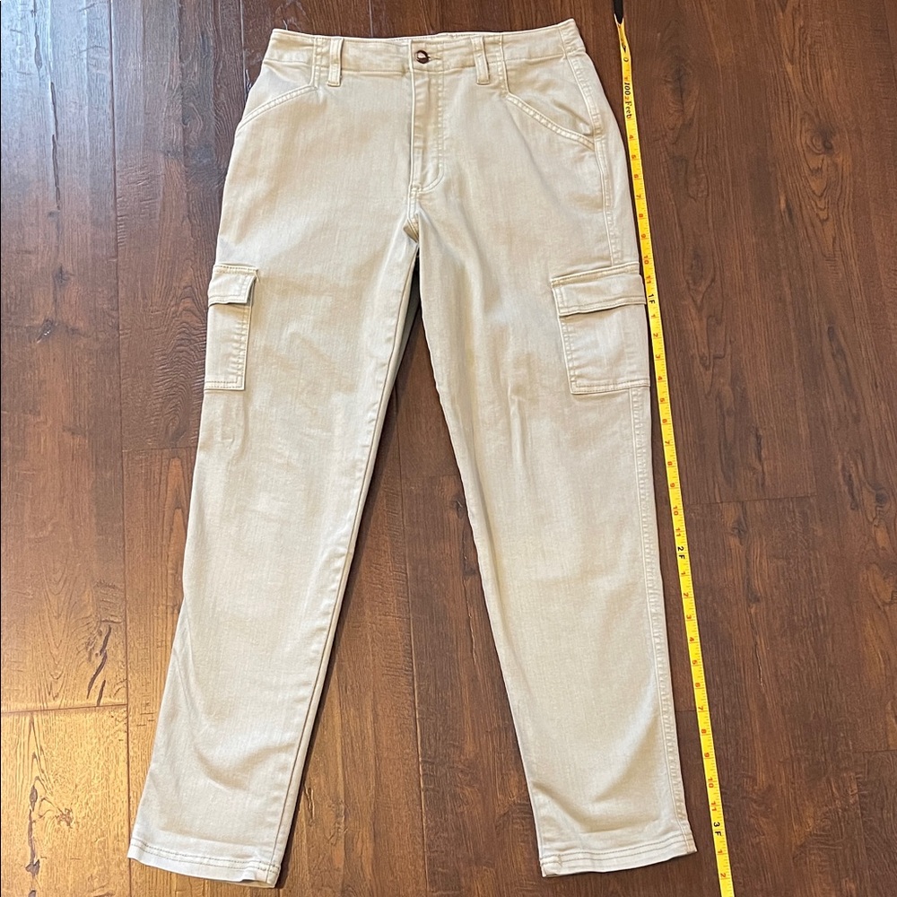 Universal Thread Women's Light Green Straight Leg Cargo Pants - Picture 3 of 9